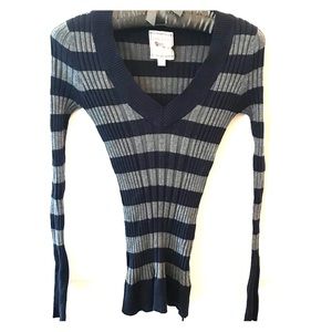 Pink rose long sleeve sweater size med stretchy